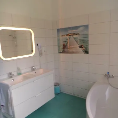 Boathouse With Sauna And Salt Apartment